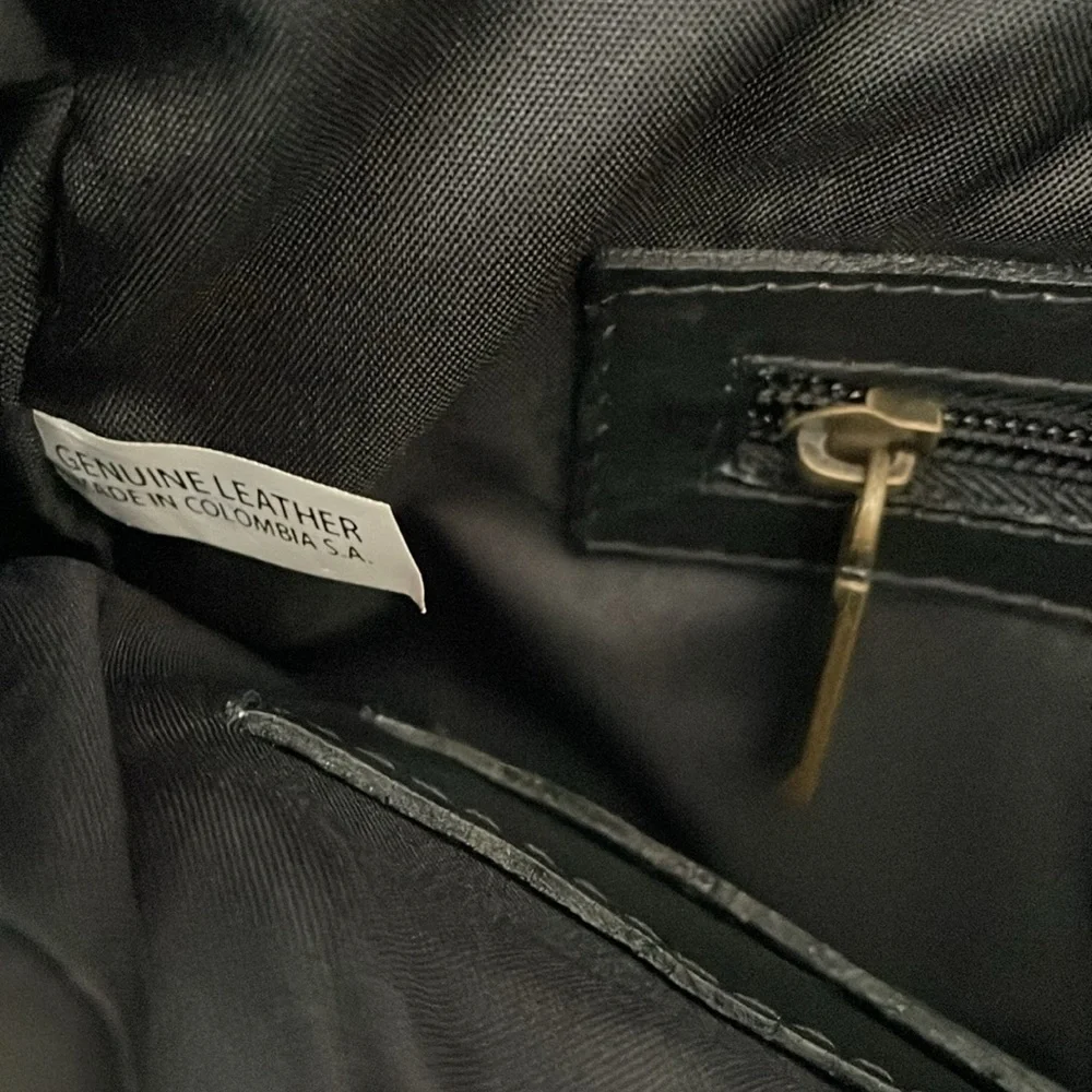 Claire Chase Black Leather Versailles Man Bag Columbia South America